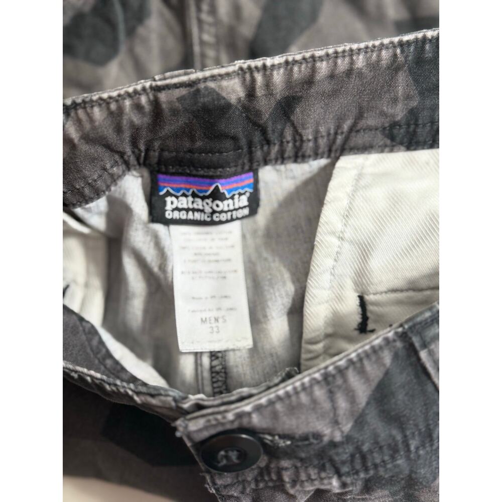 Patagonia Men’s Organic Cotton Camo Cargo Cargo Shorts Size 33 10” Inseam - Picture 6 of 10